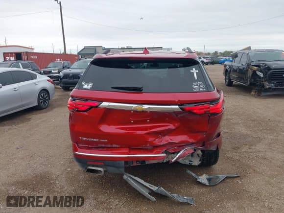 ✅ 2023 Chevrolet Traverse High Country • VIN: 1GNEVNKW7PJ221810 • Lot: 41215676. Wystawiony na IAAI z przebiegiem 26 020 mil. Bezpłatny archiwum sprzedaży aukcyjnych z USA i szczegółowy raport historii pojazdu na DreamBid. Zdjęcie 16.
