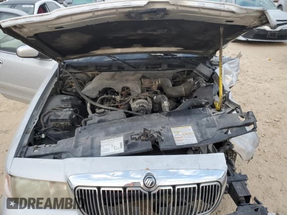 ✅ 2000 Mercury Grand Marquis GS • VIN: 2MEFM74W7YX720199 • Lot: 86310775. Wystawiony na Copart z przebiegiem 113 451 mil. Bezpłatny archiwum sprzedaży aukcyjnych z USA i szczegółowy raport historii pojazdu na DreamBid. Zdjęcie 11.