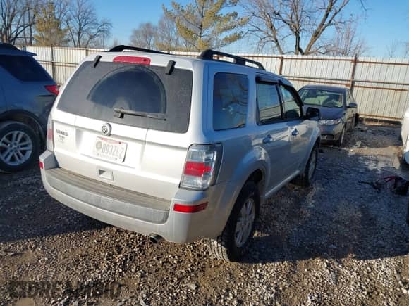2010 Mercury Mariner z VIN 4M2CN8B73AKJ15604, wystawiony jako IAAI lot #41454647 z przebiegiem 170 761 mil mil oraz . Historia ofert i sprzedaży dostępna na DreamBid. Obrazek 4.