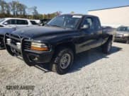 ✅ 2002 Dodge Dakota Sport • VIN: 1B7GG32N22S675781 • Lot: 77658574. Wystawiony na Copart z przebiegiem 200 462 mil. Bezpłatny archiwum sprzedaży aukcyjnych z USA i szczegółowy raport historii pojazdu na DreamBid. Zdjęcie 1.