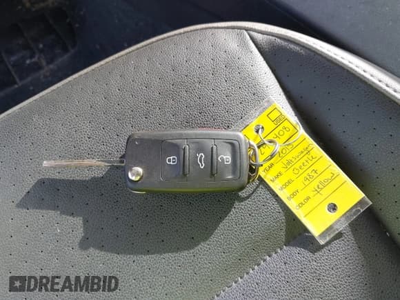 ✅ 2015 Volkswagen Beetle Fleet Edition • VIN: 3VWF17AT6FM641987 • Lot: 41964021. Listed on IAAI with 87,818 mi. Free auction sales archive from the USA and detailed vehicle history report at DreamBid. Image 11.