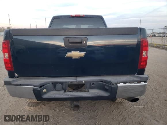 ✅ 2007 Chevrolet Silverado 2500HD 1LT • VIN: 1GCHC23K37F557396 • Lot: 82923304. Wystawiony na Copart z przebiegiem 216 709 mil. Bezpłatny archiwum sprzedaży aukcyjnych z USA i szczegółowy raport historii pojazdu na DreamBid. Zdjęcie 6.