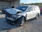 ✅ 2013 Toyota Highlander Plus • VIN: 5TDBK3EH5DS225827 • Lot: 43533454. Listed on IAAI with 113,826 mi. Free auction sales archive from the USA and detailed vehicle history report at DreamBid. Image 17.