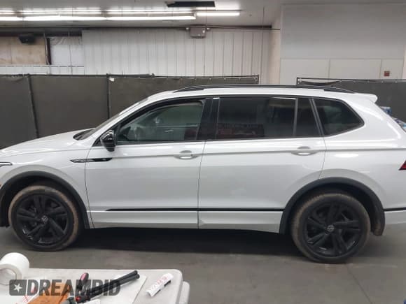 ✅ 2023 Volkswagen Tiguan SE R-Line Black • VIN: 3VVCB7AXXPM005095 • Лот: 43324632. Опубликован ранее на IAAI с пробегом 22 484 миль. Бесплатный доступ к архиву аукционных продаж из США и подробный отчёт об истории автомобиля на DreamBid. Изображение 14.