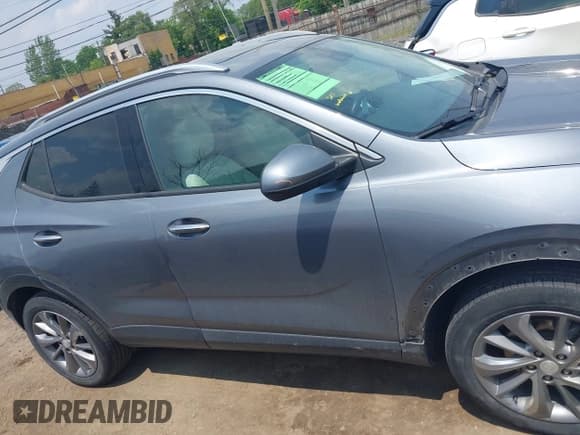 ✅ 2021 Buick Encore GX Essence • VIN: KL4MMGSL3MB134429 • Lot: 42469245. Wystawiony na IAAI z przebiegiem 49 427 mil. Bezpłatny archiwum sprzedaży aukcyjnych z USA i szczegółowy raport historii pojazdu na DreamBid. Zdjęcie 13.