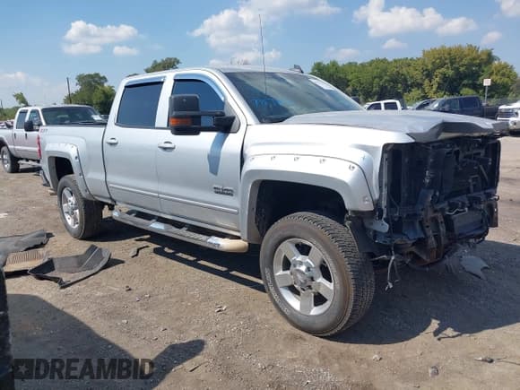 ✅ 2016 Chevrolet Silverado 2500HD LT • VIN: 1GC1KVEG9GF264455 • Лот: 43357702. Опубликован ранее на IAAI с пробегом 218 855 миль. Бесплатный доступ к архиву аукционных продаж из США и подробный отчёт об истории автомобиля на DreamBid. Изображение 1.