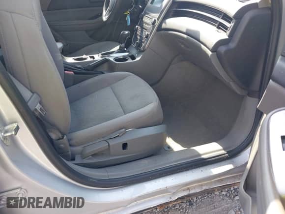 2015 Chevrolet Malibu LS z VIN 1G11A5SL1FF109555, wystawiony jako IAAI lot #42606008 z przebiegiem 114 727 mil mil oraz . Historia ofert i sprzedaży dostępna na DreamBid. Obrazek 5.