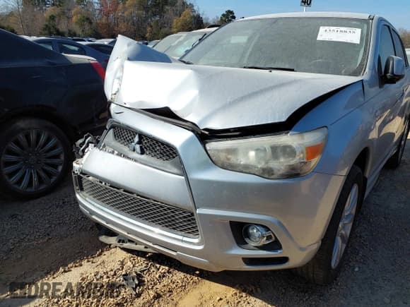 ✅ 2011 Mitsubishi Outlander SE • VIN: JA4AP4AU2BZ016010 • Lot: 43518835. Wystawiony na IAAI z przebiegiem 151 984 mil. Bezpłatny archiwum sprzedaży aukcyjnych z USA i szczegółowy raport historii pojazdu na DreamBid. Zdjęcie 17.