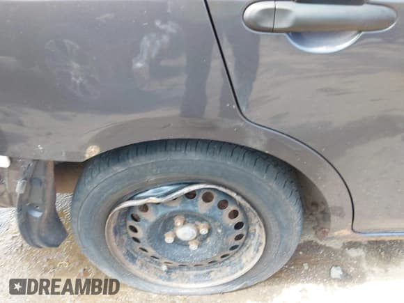 ✅ 2015 Nissan Versa SV • VIN: 3N1CN7AP9FL800636 • Лот: 42463555. Опубликован ранее на IAAI с пробегом 196 823 миль. Бесплатный доступ к архиву аукционных продаж из США и подробный отчёт об истории автомобиля на DreamBid. Изображение 19.