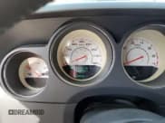 ✅ 2013 Dodge Challenger R/T Plus • VIN: 2C3CDYBT6DH729097 • Lot: 52572444. Wystawiony na Copart z przebiegiem 156 221 mil. Bezpłatny archiwum sprzedaży aukcyjnych z USA i szczegółowy raport historii pojazdu na DreamBid. Zdjęcie 9.