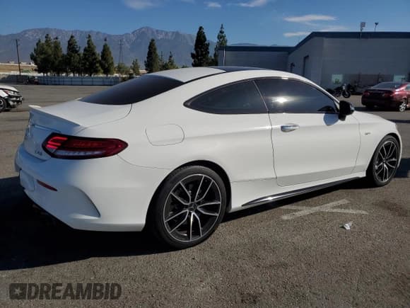 ✅ 2020 Mercedes-Benz C 43 AMG • VIN: WDDWJ6EB2LF947536 • Lot: 64112405. Wystawiony na Copart z przebiegiem 74 353 mil. Bezpłatny archiwum sprzedaży aukcyjnych z USA i szczegółowy raport historii pojazdu na DreamBid. Zdjęcie 3.