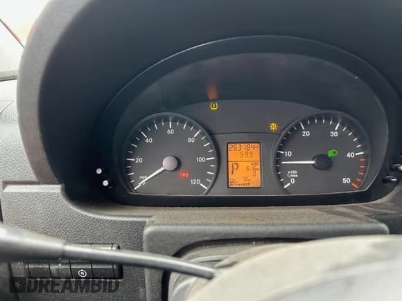 ✅ 2011 Mercedes-Benz Sprinter Cargo • VIN: WD3PE7CC5B5608403 • Lot: 60931355. Wystawiony na Copart z przebiegiem 263 184 mil. Bezpłatny archiwum sprzedaży aukcyjnych z USA i szczegółowy raport historii pojazdu na DreamBid. Zdjęcie 8.