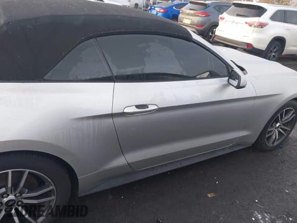 ✅ 2017 Ford Mustang EcoBoost Premium • VIN: 1FATP8UH2H5292830 • Lot: 43760390. Wystawiony na IAAI z przebiegiem 101 769 mil. Bezpłatny archiwum sprzedaży aukcyjnych z USA i szczegółowy raport historii pojazdu na DreamBid. Zdjęcie 13.