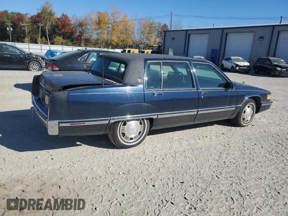 ✅ 1992 Cadillac Fleetwood • VIN: 1G6CB53B4N4301200 • Lot: 71384554. Listed on Copart with 115,430 mi. Free auction sales archive from the USA and detailed vehicle history report at DreamBid. Image 3.