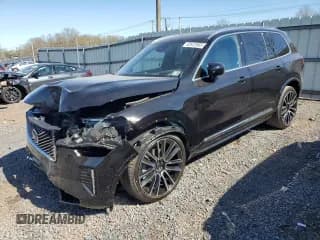 ✅ 2025 Volvo XC90 • VIN: YV4062PGXS1375711 • Lot: 52612965. Wystawiony na Copart z przebiegiem 40 mil. Bezpłatny archiwum sprzedaży aukcyjnych z USA i szczegółowy raport historii pojazdu na DreamBid. Zdjęcie 1.