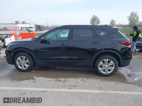 ✅ 2020 Chevrolet Blazer LT • VIN: 3GNKBHRS0LS561356 • Лот: 41908230. Опубликован ранее на IAAI с пробегом 117 614 миль. Бесплатный доступ к архиву аукционных продаж из США и подробный отчёт об истории автомобиля на DreamBid. Изображение 14.