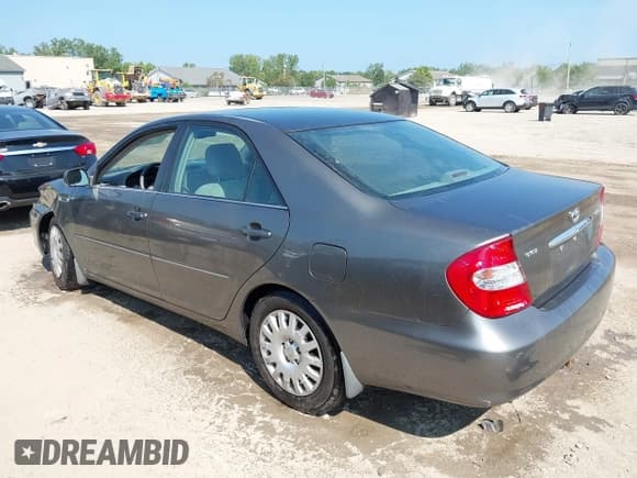 ✅ 2004 Toyota Camry LE • VIN: 4T1BE30K94U798456 • Lot: 42880053. Wystawiony na IAAI z przebiegiem 166 011 mil. Bezpłatny archiwum sprzedaży aukcyjnych z USA i szczegółowy raport historii pojazdu na DreamBid. Zdjęcie 3.