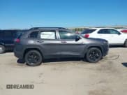 ✅ 2020 Jeep Cherokee Latitude Plus • VIN: 1C4PJMLB7LD537879 • Lot: 43376889. Wystawiony na IAAI z przebiegiem 44 051 mil. Bezpłatny archiwum sprzedaży aukcyjnych z USA i szczegółowy raport historii pojazdu na DreamBid. Zdjęcie 13.