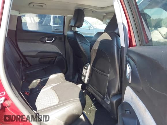 ✅ 2022 Jeep Compass Latitude • VIN: 3C4NJDBB2NT165521 • Lot: 43063261. Wystawiony na IAAI z przebiegiem 100 692 mil. Bezpłatny archiwum sprzedaży aukcyjnych z USA i szczegółowy raport historii pojazdu na DreamBid. Zdjęcie 8.