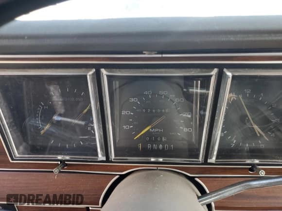 ✅ 1988 Lincoln Town Car • VIN: 1LNBM82FXJY801210 • Lot: 63305325. Listed on Copart with 92,906 mi. Free auction sales archive from the USA and detailed vehicle history report at DreamBid. Image 9.