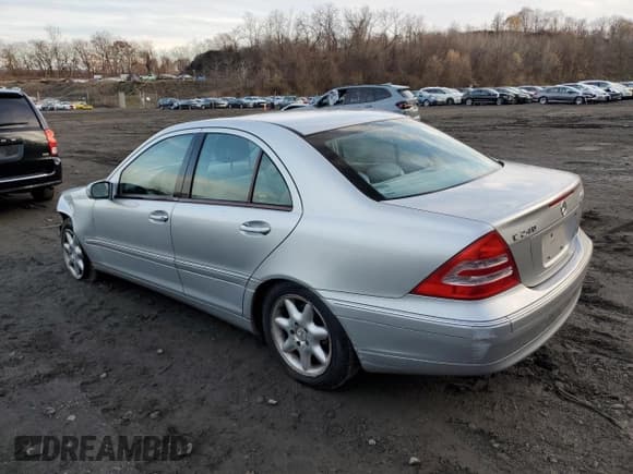 ✅ 2003 Mercedes-Benz C 240 • VIN: WDBRF81J63F401323 • Lot: 82829204. Wystawiony na Copart z przebiegiem 69 979 mil. Bezpłatny archiwum sprzedaży aukcyjnych z USA i szczegółowy raport historii pojazdu na DreamBid. Zdjęcie 2.