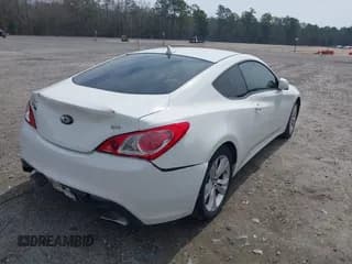 ✅ 2011 Hyundai Genesis Coupe Premium • VIN: KMHHT6KD2BU042884 • Lot: 41745036. Wystawiony na IAAI z przebiegiem 88 518 mil. Bezpłatny archiwum sprzedaży aukcyjnych z USA i szczegółowy raport historii pojazdu na DreamBid. Zdjęcie 4.