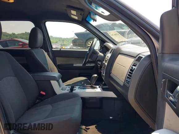 ✅ 2010 Mercury Mariner • VIN: 4M2CN8BG8AKJ19762 • Lot: 42466703. Listed on IAAI with 240,178 mi. Free auction sales archive from the USA and detailed vehicle history report at DreamBid. Image 5.