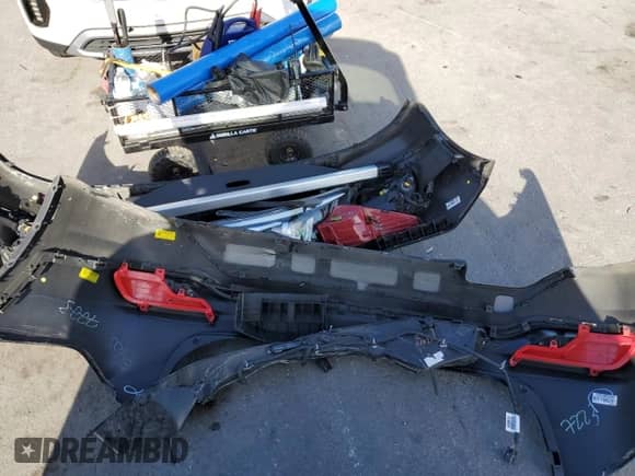 ✅ 2018 Hyundai Santa Fe 2.4L • VIN: 5XYZU3LB0JG561143 • Lot: 46826633. Wystawiony na Copart z przebiegiem 66 467 mil mil. Skorzystaj z bezpłatnego archiwum sprzedaży aukcyjnych z USA i zobacz szczegółowy raport historii pojazdu na DreamBid. Zdjęcie 13.