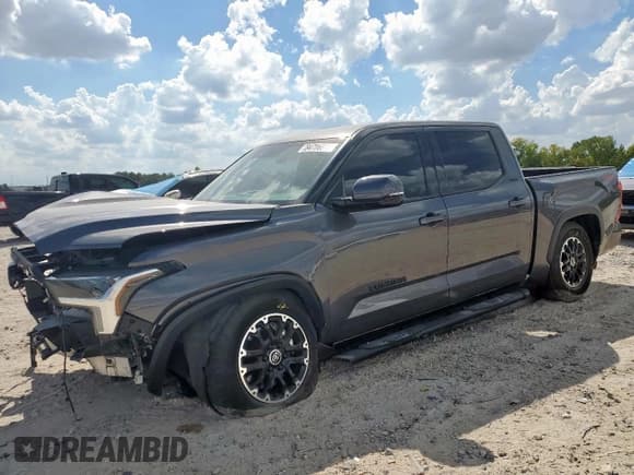 ✅ 2022 Toyota Tundra SR5 • VIN: 5TFLA5AB4NX013887 • Лот: 84706575. Опубликован ранее на Copart с пробегом 30 470 миль. Бесплатный доступ к архиву аукционных продаж из США и подробный отчёт об истории автомобиля на DreamBid. Изображение 1.