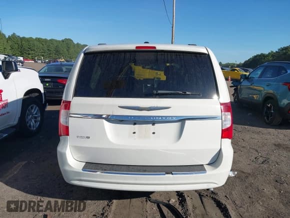 ✅ 2012 Chrysler Town & Country Touring L • VIN: 2C4RC1CGXCR393108 • Lot: 43095799. Listed on IAAI with 93,585 mi. Free auction sales archive from the USA and detailed vehicle history report at DreamBid. Image 16.
