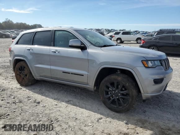 ✅ 2019 Jeep Grand Cherokee Altitude • VIN: 1C4RJFAG6KC802377 • Lot: 82754715. Wystawiony na Copart z przebiegiem 75 974 mil. Bezpłatny archiwum sprzedaży aukcyjnych z USA i szczegółowy raport historii pojazdu na DreamBid. Zdjęcie 4.