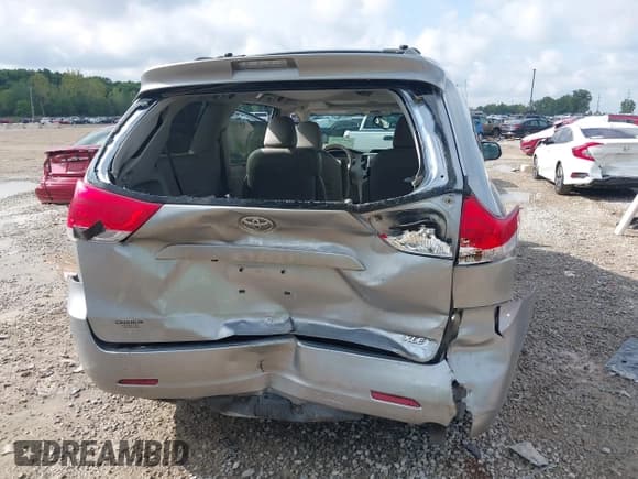 ✅ 2013 Toyota Sienna XLE AAS • VIN: 5TDYK3DC5DS402358 • Lot: 42977996. Listed on IAAI with 255,420 mi. Free auction sales archive from the USA and detailed vehicle history report at DreamBid. Image 6.