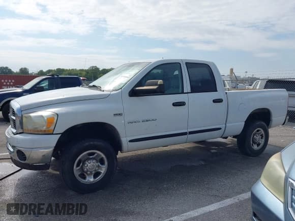 ✅ 2006 Dodge 2500 SLT • VIN: 1D7KS28D56J163208 • Lot: 43446843. Wystawiony na IAAI z przebiegiem Nie podano. Bezpłatny archiwum sprzedaży aukcyjnych z USA i szczegółowy raport historii pojazdu na DreamBid. Zdjęcie 14.