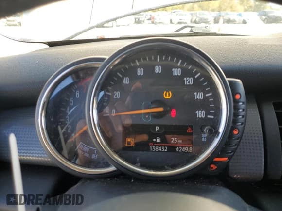 ✅ 2015 MINI Hardtop 4 Door • VIN: WMWXS5C5XFT831930 • Lot: 82584965. Listed on Copart with 138,432 mi. Free auction sales archive from the USA and detailed vehicle history report at DreamBid. Image 9.