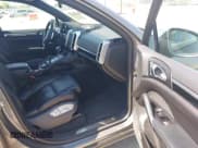 ✅ 2018 Porsche Cayenne S • VIN: WP1AB2A21JLA60264 • Lot: 42028716. Wystawiony na IAAI z przebiegiem 66 479 mil. Bezpłatny archiwum sprzedaży aukcyjnych z USA i szczegółowy raport historii pojazdu na DreamBid. Zdjęcie 5.