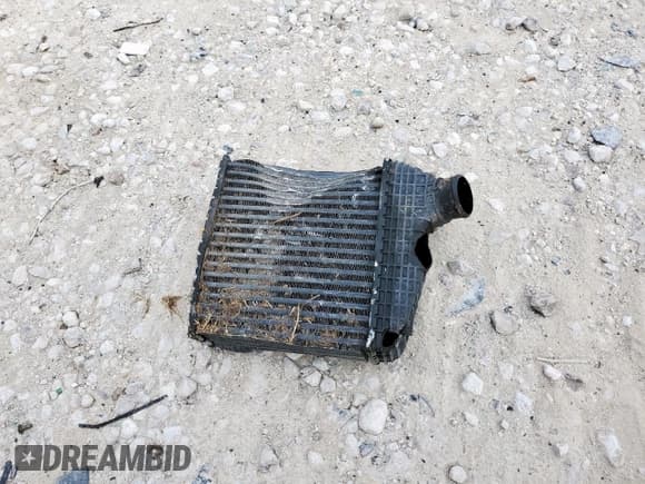 ✅ 2016 Maserati Quattroporte S • VIN: ZAM56RPA8G1189794 • Лот: 63620275. Опубликован ранее на Copart с пробегом 97 032 миль. Бесплатный доступ к архиву аукционных продаж из США и подробный отчёт об истории автомобиля на DreamBid. Изображение 12.