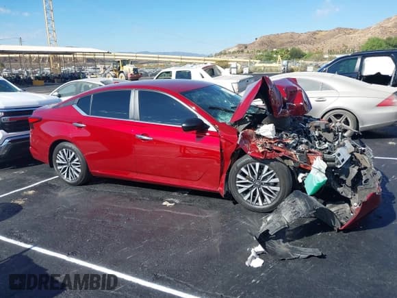 ✅ 2024 Nissan Altima SV • VIN: 1N4BL4DV6RN414919 • Lot: 43224296. Wystawiony na IAAI z przebiegiem 10 871 mil. Bezpłatny archiwum sprzedaży aukcyjnych z USA i szczegółowy raport historii pojazdu na DreamBid. Zdjęcie 13.