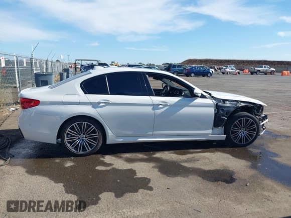 ✅ 2018 BMW 5 Series 540i • VIN: WBAJE5C50JWA92817 • Lot: 42808041. Listed on IAAI with 85,752 mi. Free auction sales archive from the USA and detailed vehicle history report at DreamBid. Image 14.