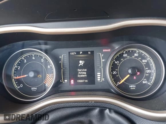 ✅ 2015 Jeep Cherokee Latitude • VIN: 1C4PJMCS1FW559577 • Lot: 42898032. Wystawiony na IAAI z przebiegiem 135 847 mil. Bezpłatny archiwum sprzedaży aukcyjnych z USA i szczegółowy raport historii pojazdu na DreamBid. Zdjęcie 7.