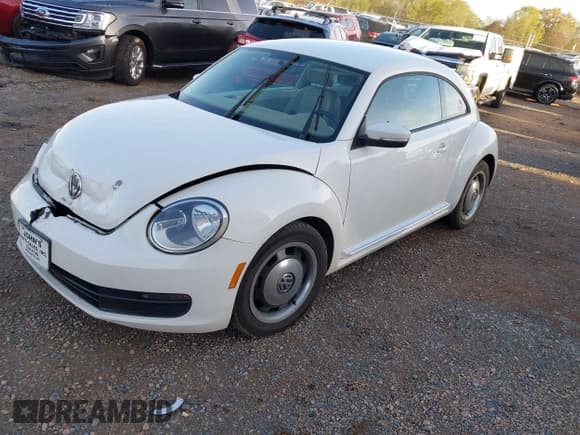 ✅ 2013 Volkswagen Beetle Fender Edition • VIN: 3VWJP7AT2DM614534 • Лот: 41919625. Опубликован ранее на IAAI с пробегом 86 362 миль. Бесплатный доступ к архиву аукционных продаж из США и подробный отчёт об истории автомобиля на DreamBid. Изображение 2.