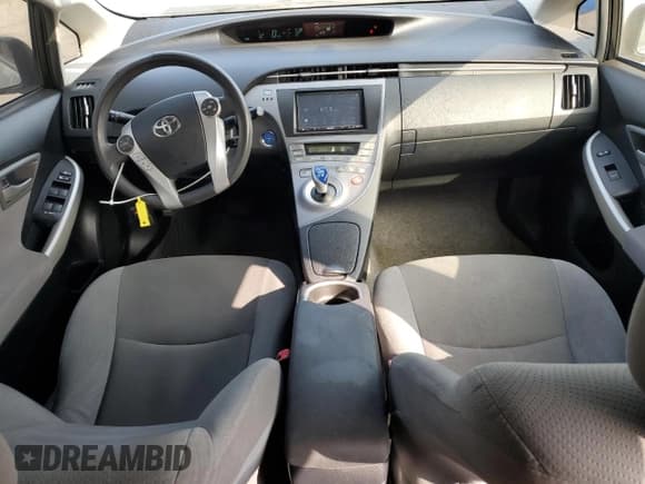 ✅ 2013 Toyota Prius One • VIN: JTDKN3DU3D5622531 • Lot: 64431795. Wystawiony na Copart z przebiegiem 170 010 mil. Bezpłatny archiwum sprzedaży aukcyjnych z USA i szczegółowy raport historii pojazdu na DreamBid. Zdjęcie 8.