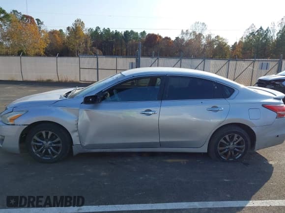 ✅ 2015 Nissan Altima S • VIN: 1N4AL3AP4FC255448 • Lot: 43675300. Wystawiony na IAAI z przebiegiem 154 476 mil. Bezpłatny archiwum sprzedaży aukcyjnych z USA i szczegółowy raport historii pojazdu na DreamBid. Zdjęcie 12.