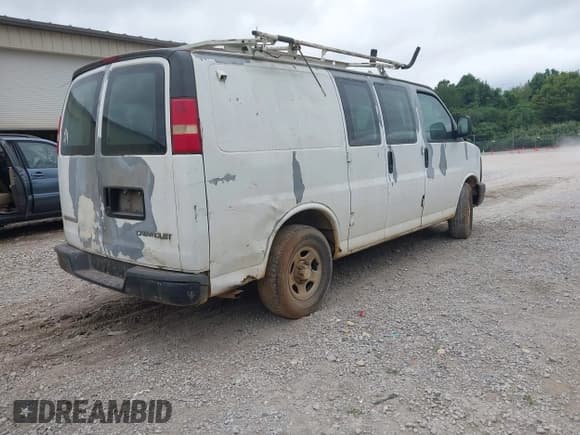✅ 2005 Chevrolet Express Cargo • VIN: 1GCFG15X451178626 • Lot: 42926306. Listed on IAAI with 434,042 mi. Free auction sales archive from the USA and detailed vehicle history report at DreamBid. Image 4.