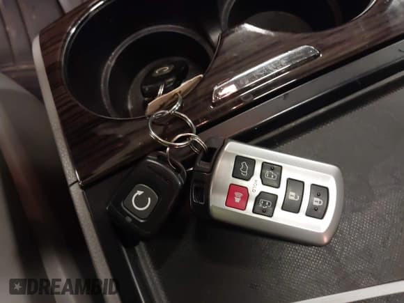 ✅ 2015 Toyota Sienna XLE • VIN: 5TDDK3DC5FS106497 • Lot: 43806941. Listed on IAAI with 120,586 mi. Free auction sales archive from the USA and detailed vehicle history report at DreamBid. Image 11.