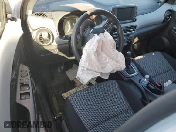 ✅ 2020 Hyundai Kona SE • VIN: KM8K12AA0LU579315 • Lot: 90918895. Listed on Copart with 46,698 mi. Free auction sales archive from the USA and detailed vehicle history report at DreamBid. Image 8.