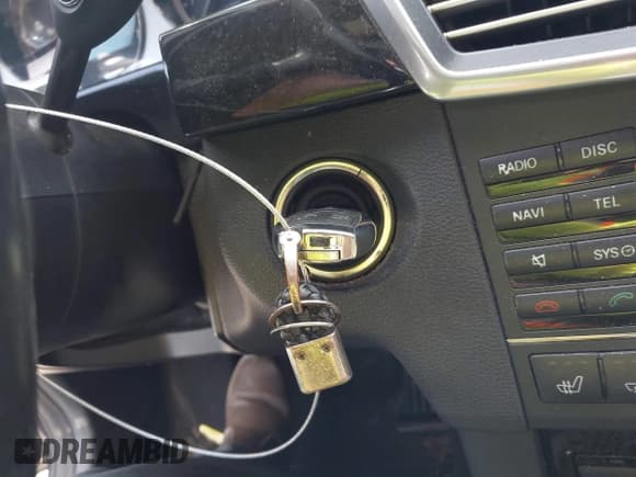 ✅ 2013 Mercedes-Benz C 250 • VIN: WDDGJ4HB9DF970401 • Lot: 41981575. Wystawiony na IAAI z przebiegiem 152 080 mil. Bezpłatny archiwum sprzedaży aukcyjnych z USA i szczegółowy raport historii pojazdu na DreamBid. Zdjęcie 11.