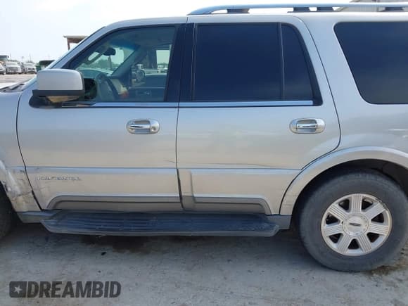 ✅ 2003 Lincoln Navigator Ultimate • VIN: 5LMFU27R23LJ39797 • Lot: 42268360. Listed on IAAI with 106,075 mi. Free auction sales archive from the USA and detailed vehicle history report at DreamBid. Image 14.