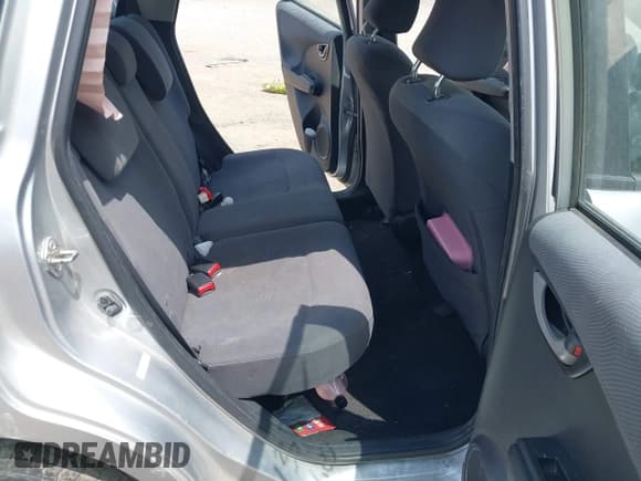 ✅ 2011 Honda Fit • VIN: JHMGE8H37BC015088 • Lot: 42571371. Listed on IAAI with 202,267 mi. Free auction sales archive from the USA and detailed vehicle history report at DreamBid. Image 8.