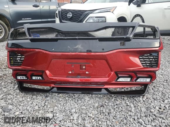 ✅ 2024 Chevrolet Corvette 1LT • VIN: 1G1YA2D43R5116696 • Lot: 87282755. Wystawiony na Copart z przebiegiem 6 060 mil. Bezpłatny archiwum sprzedaży aukcyjnych z USA i szczegółowy raport historii pojazdu na DreamBid. Zdjęcie 12.