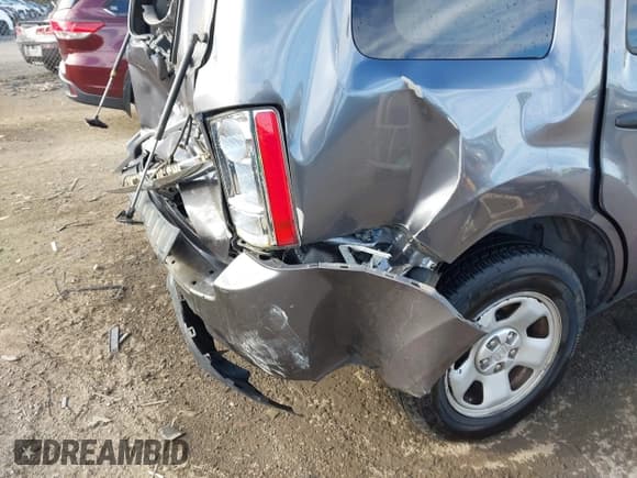 ✅ 2015 Honda Pilot LX • VIN: 5FNYF3H24FB008525 • Lot: 43559535. Listed on IAAI with 183,249 mi. Free auction sales archive from the USA and detailed vehicle history report at DreamBid. Image 20.